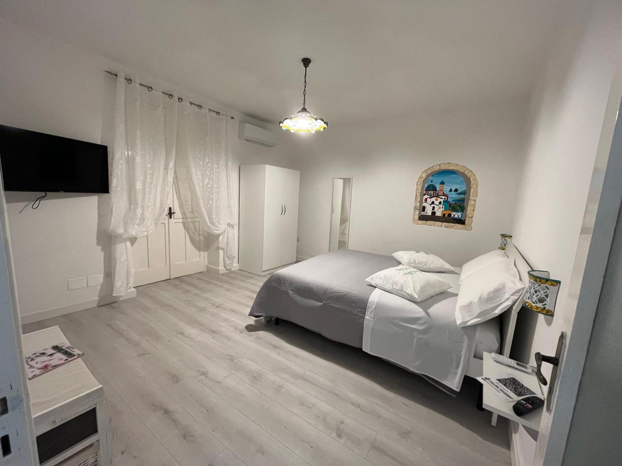 B&B Due Su Due Holiday Виетри Экстерьер фото